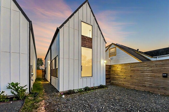 Building Photo - 6161 Culberson St