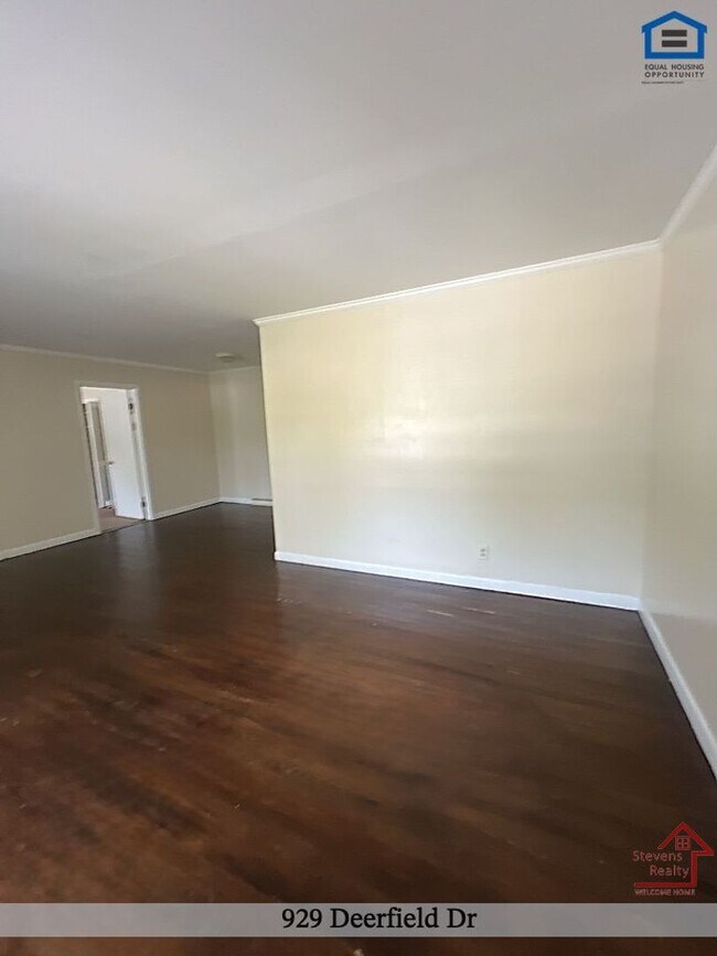 Foto del edificio - 929 Deerfield Dr
