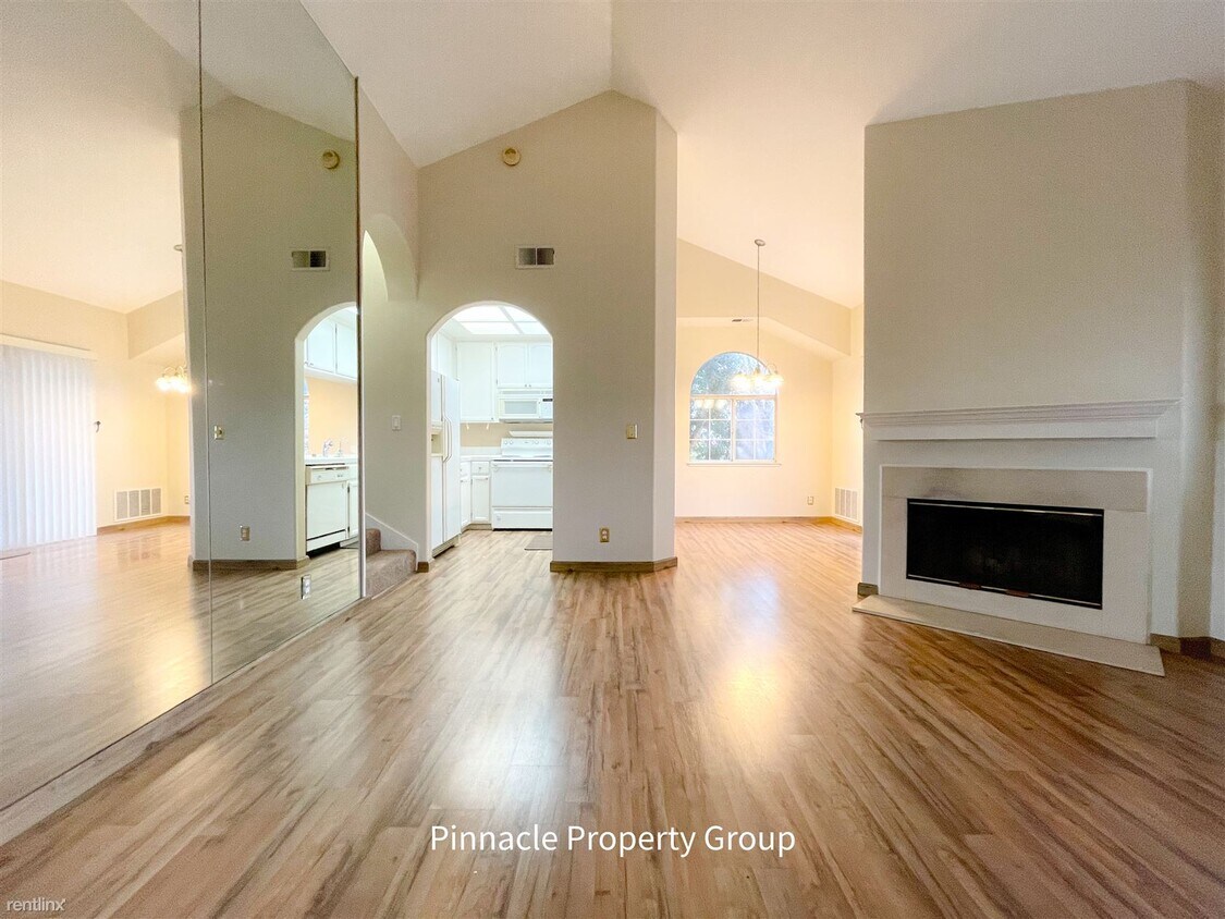 Primary Photo - 3 br, 2 bath Condo - 102 Sunnyhills Court