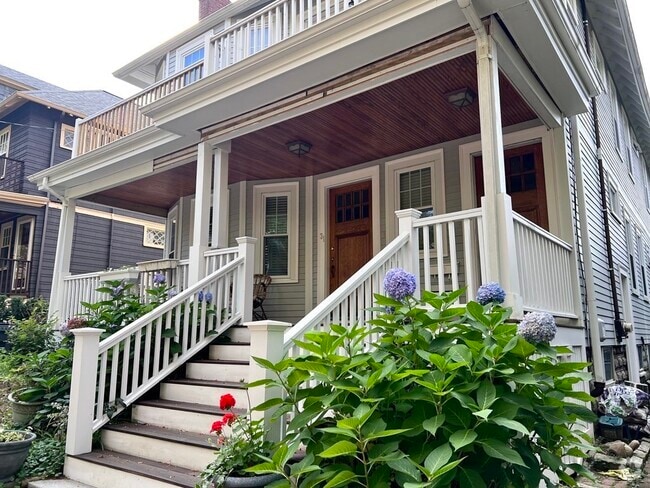 Building Photo - 31 Blakeslee St