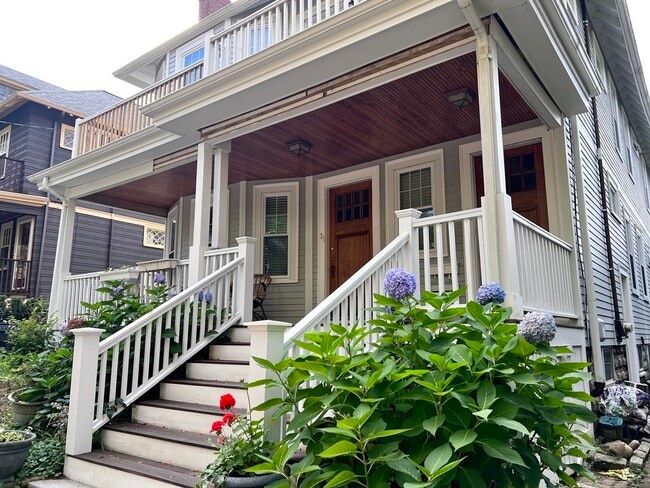 Building Photo - 31 Blakeslee St