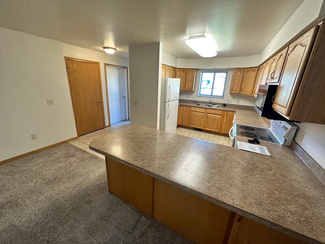 Primary Photo - 125 Sater St