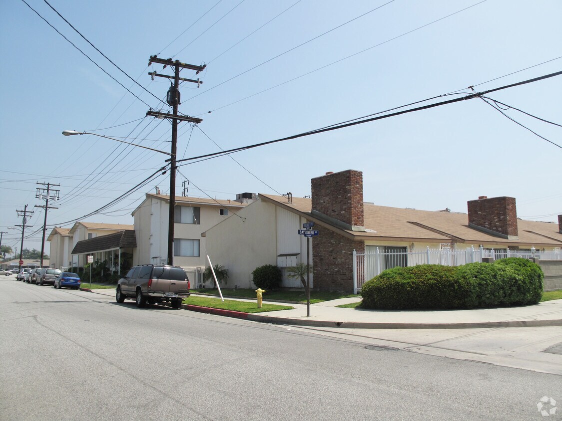 Primary Photo - Dorset House Apartments