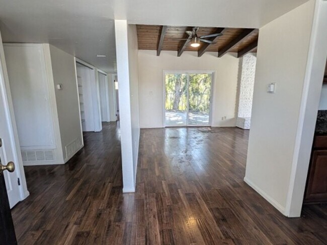 Building Photo - 5209 Hewlett Dr
