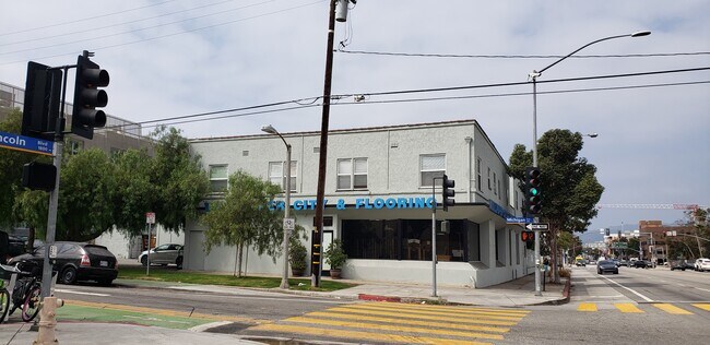 Foto del edificio - 1758 Lincoln Blvd