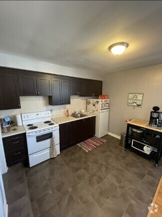 Building Photo - 421 Cottesmore Ave