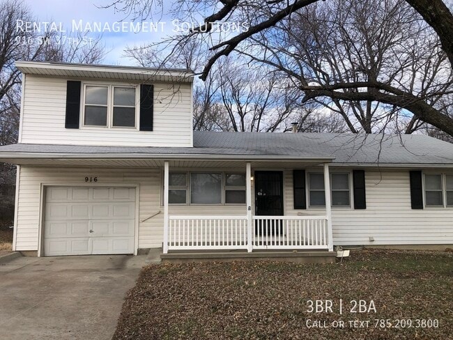 Building Photo - *FINISHED LOFT* 916 SW 37th St- 3 BED/ 2 BATH