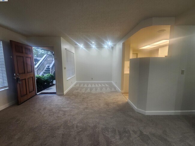 Building Photo - 3921 Crow Canyon Rd