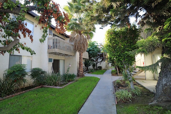 Roberta Apartments Fullerton Ca Building Photo Roberta Apartments