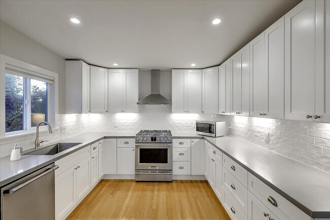 Foto del edificio - 5105 West St