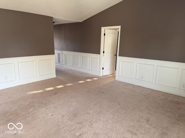 Foto del edificio - 6750 Woodcrest Dr