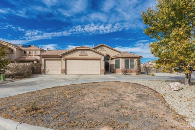 Building Photo - Nice Large Home in Sonoma Ranch—-Will go f...