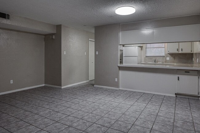 Building Photo - 104 Shannon - A Cir