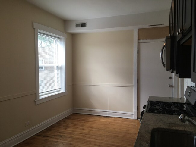 Foto del edificio - 4954 N St Louis Ave