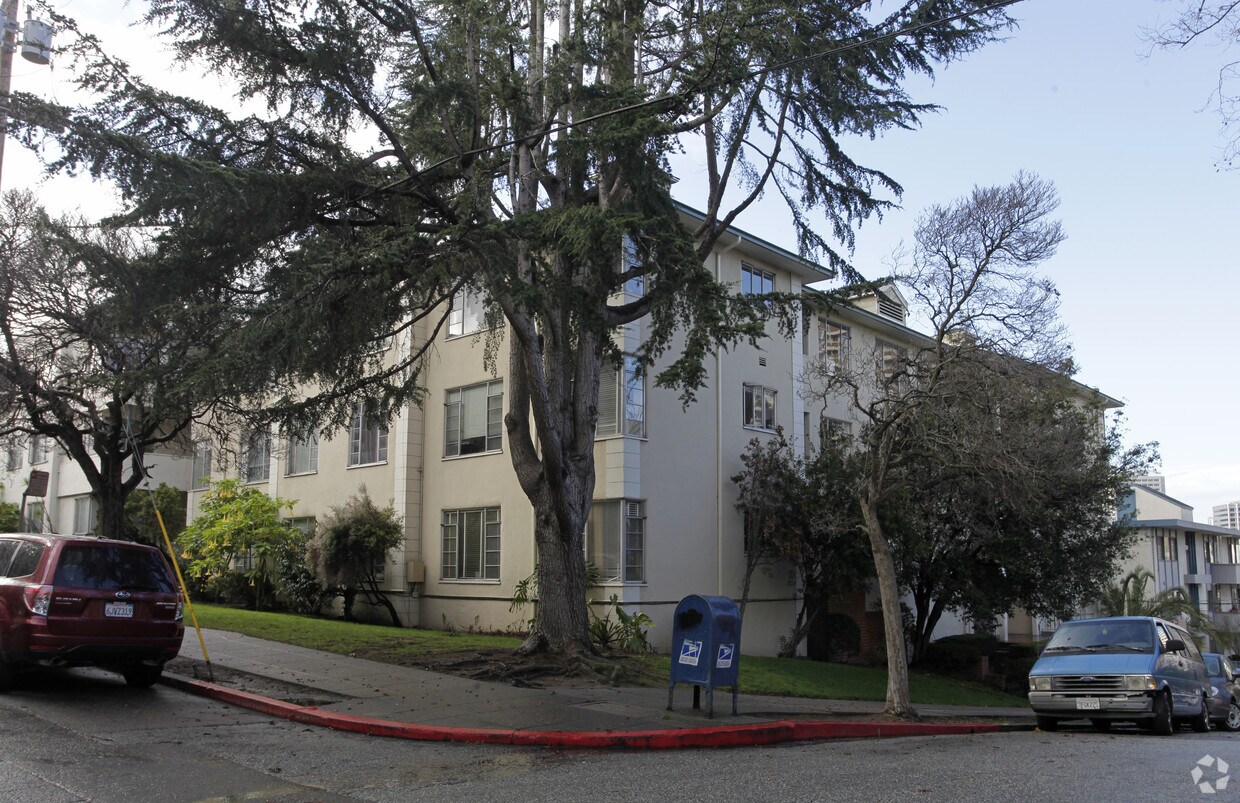 Lenox Properties Apartments in Oakland, CA