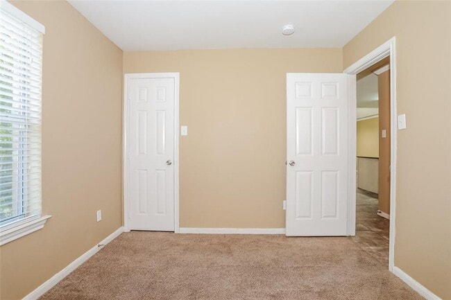 Foto del edificio - 15631 Donnet Ln