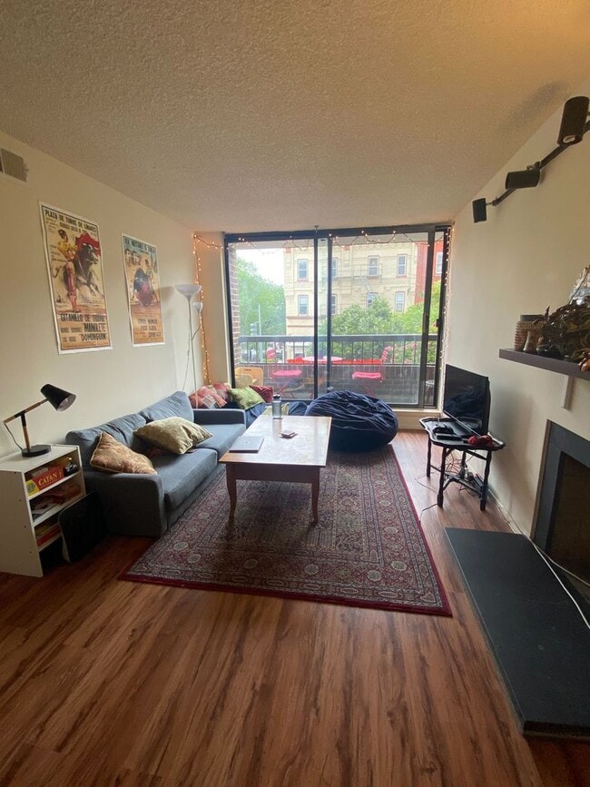 Building Photo - Two Spacious Bedrooms in the Heart of it All
