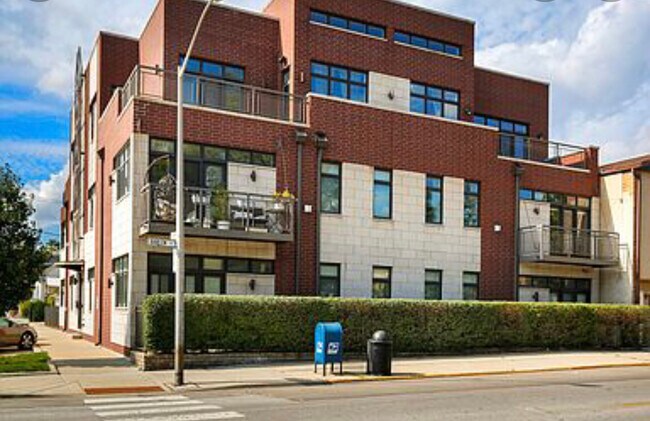 Building Photo - 7200 W Palmer St