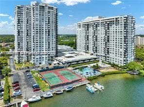 Foto del edificio - 2750 NE 183rd St