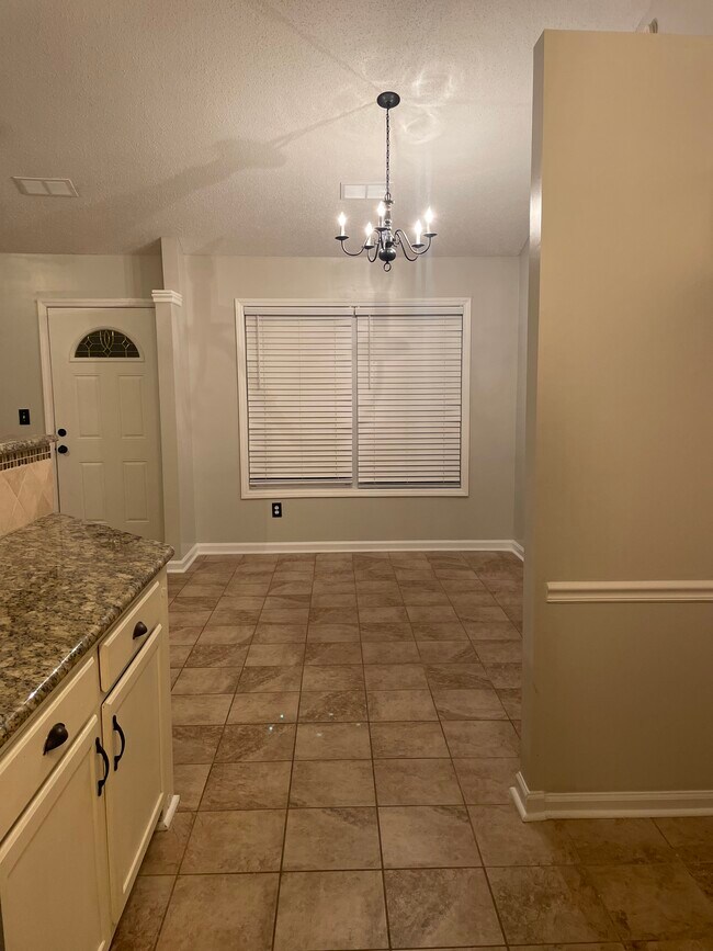 Breakfast area - 1000 Flintwood Ct