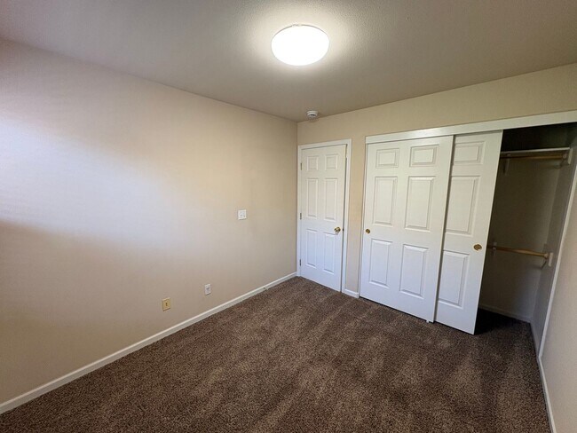 Foto del edificio - SE Visalia Cul-de-sac Home Available Now!