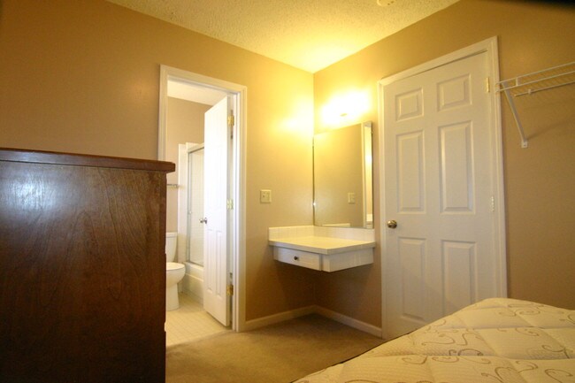 Foto del edificio - 3013 Woodland Ave