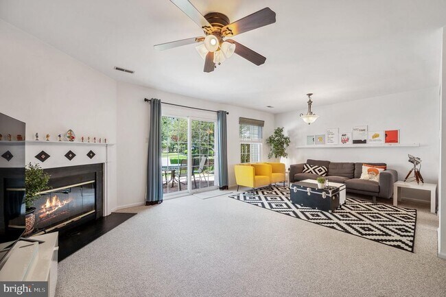 Building Photo - 6301 Rolling Hill Dr