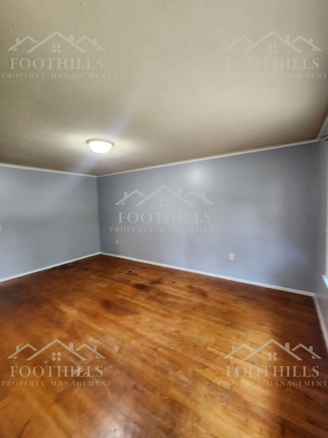 Building Photo - 418 W Fredericks St