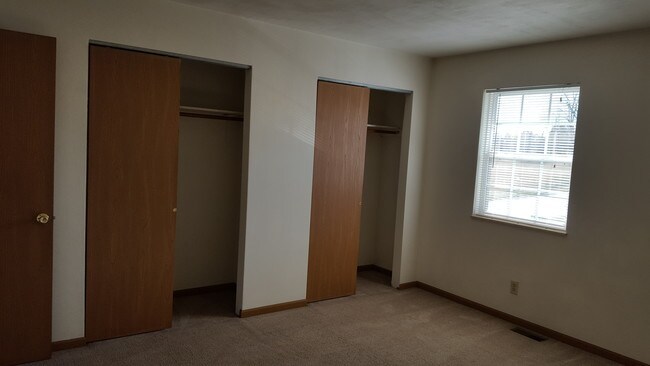 Dbl. Closet Master - 32 Peartree Ln