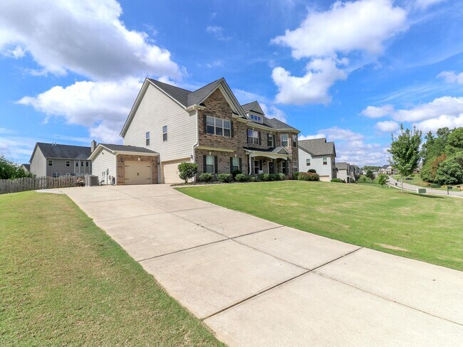 Building Photo - Meticulous two-story home large front porc...