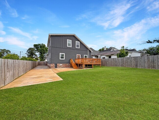 Foto del edificio - Newer Construction Meets Historic Cooper Young Charm • 5bd / 3ba
