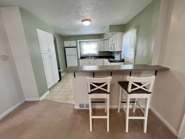 Building Photo - Charming Home - 2 Bedrooms 2 Bathroom - Mo...