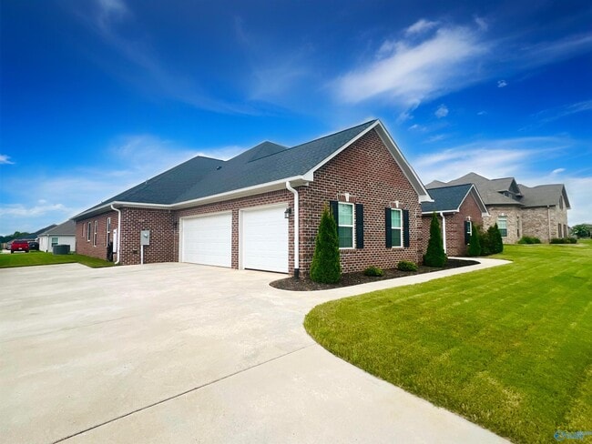 Building Photo - 17123 Stonegate Dr