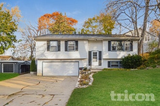 Building Photo - 131 Oak St