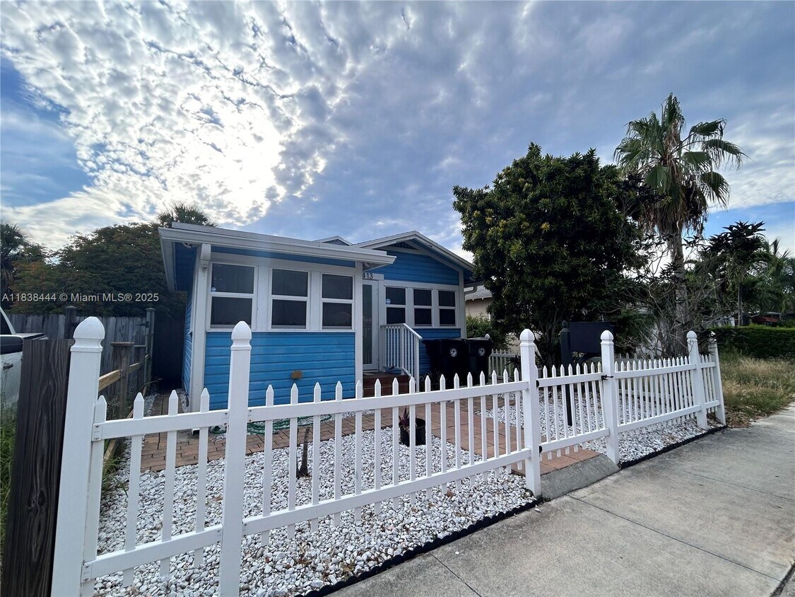 Foto principal - 413 S K St