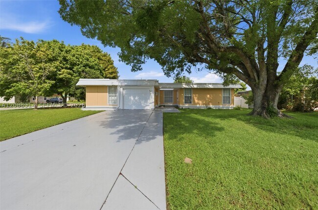 Building Photo - 6316 NW 74th Ave