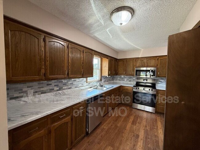 Building Photo - 2615 W Sexton Dr