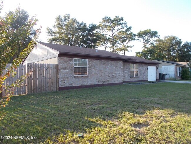 Foto del edificio - 2666 Kenwood Dr E