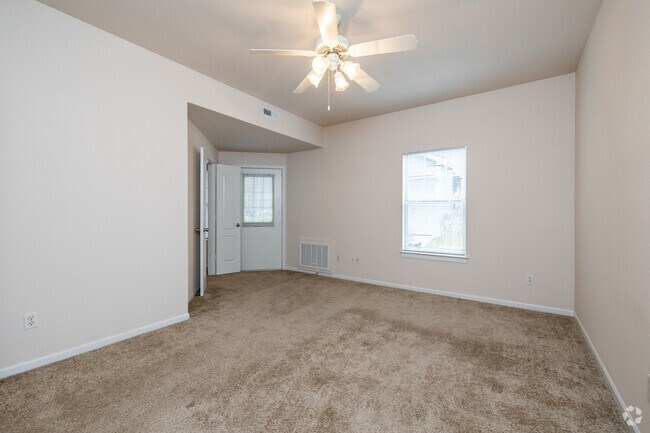 1BR, 1BA - 1,094SF - Bedroom - Tuckaway at Briarwood
