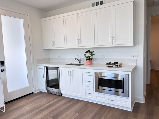 Building Photo - 105 Seep