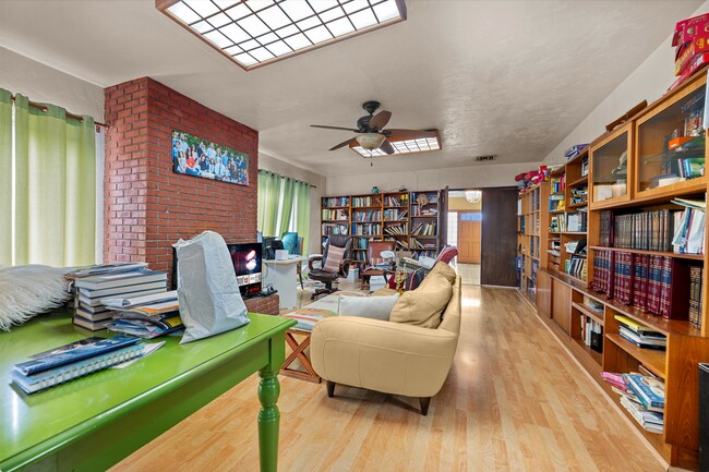 Building Photo - 4 Bed/2 Bath House - Walk to SDSU!
