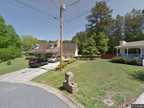 Building Photo - 2425 Justin Dr SW