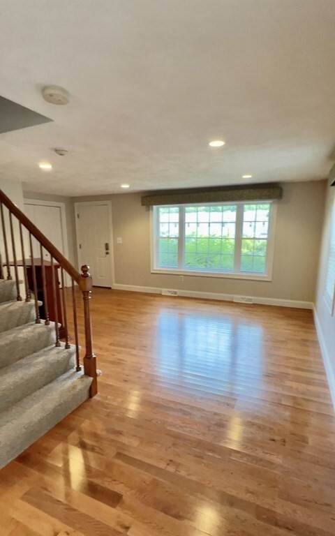 Primary Photo - 201 Pondview Pl