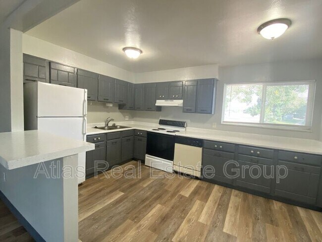 Building Photo - 2840 Montebello Dr W