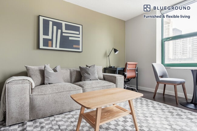 Building Photo - 77 W Huron St