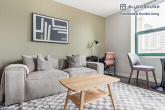 Building Photo - 77 W Huron St