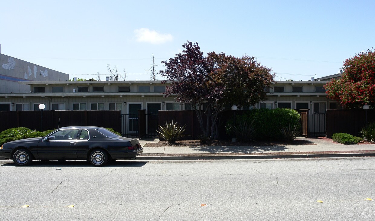3592 Rolison Rd, Redwood City, CA 94063 Apartments in Redwood City