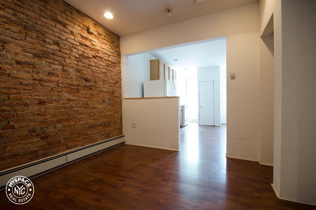Building Photo - 577 Saint Johns Pl