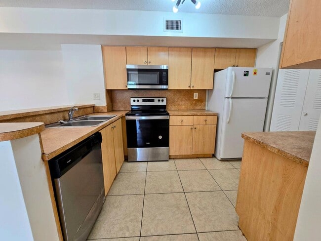 Foto del edificio - 2600 S University Dr