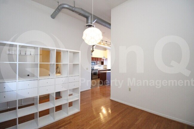 Building Photo - 424 S 2nd St